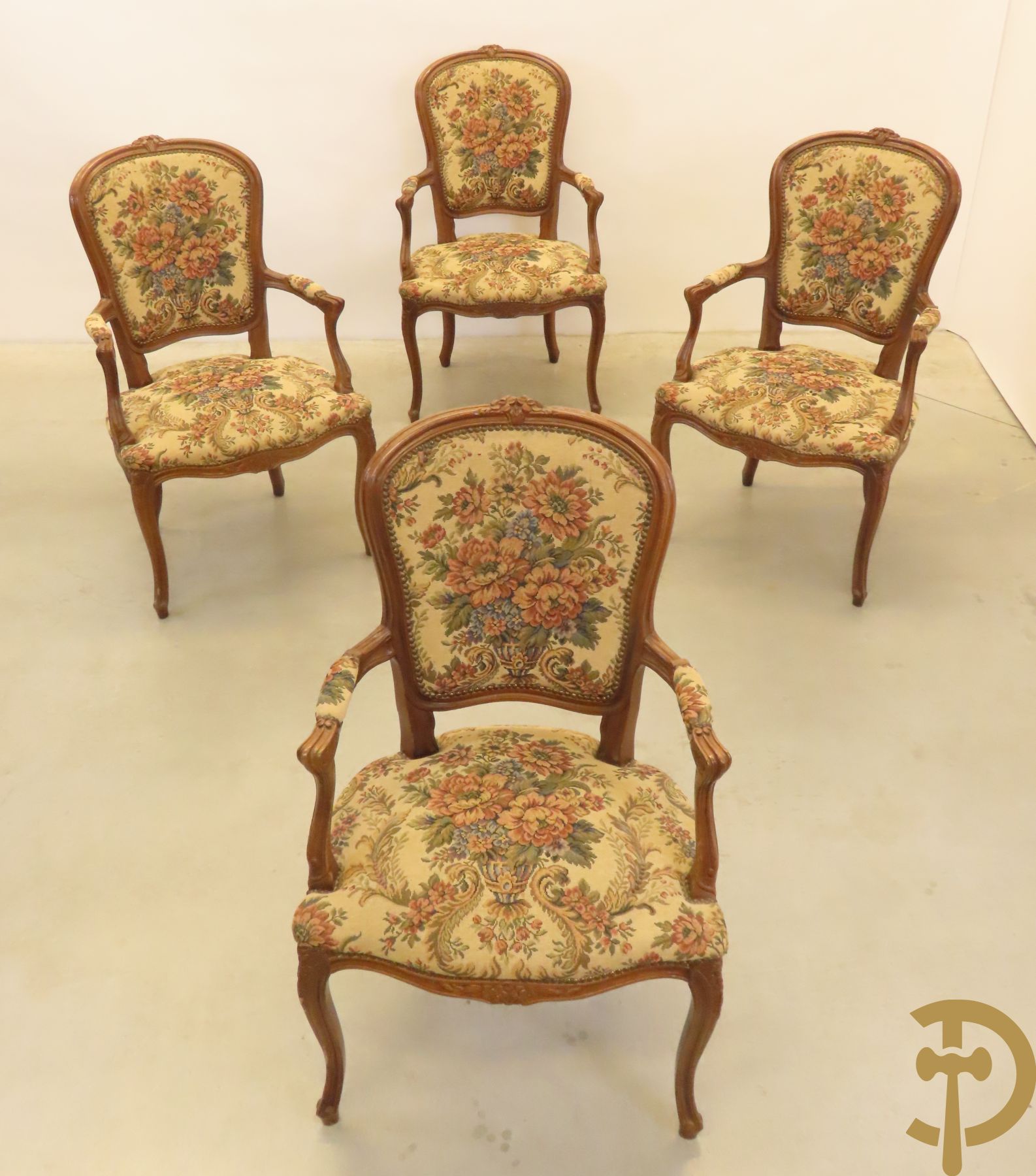 Vier Louis XV armzetels