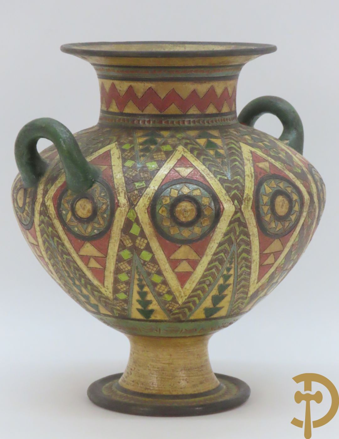 Vaas in terra cotta met geometrische motieven, Amfora, Grieks model, onleesbaar getekend onderaan