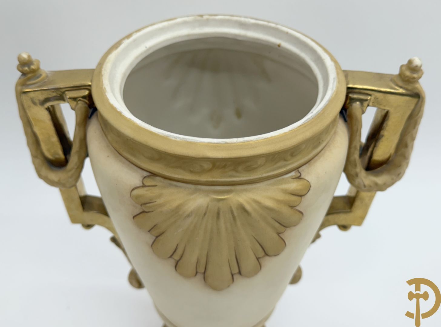 Paar Royal Dux vazen met guirlandes, Louis XVI stijl , nummer 5447