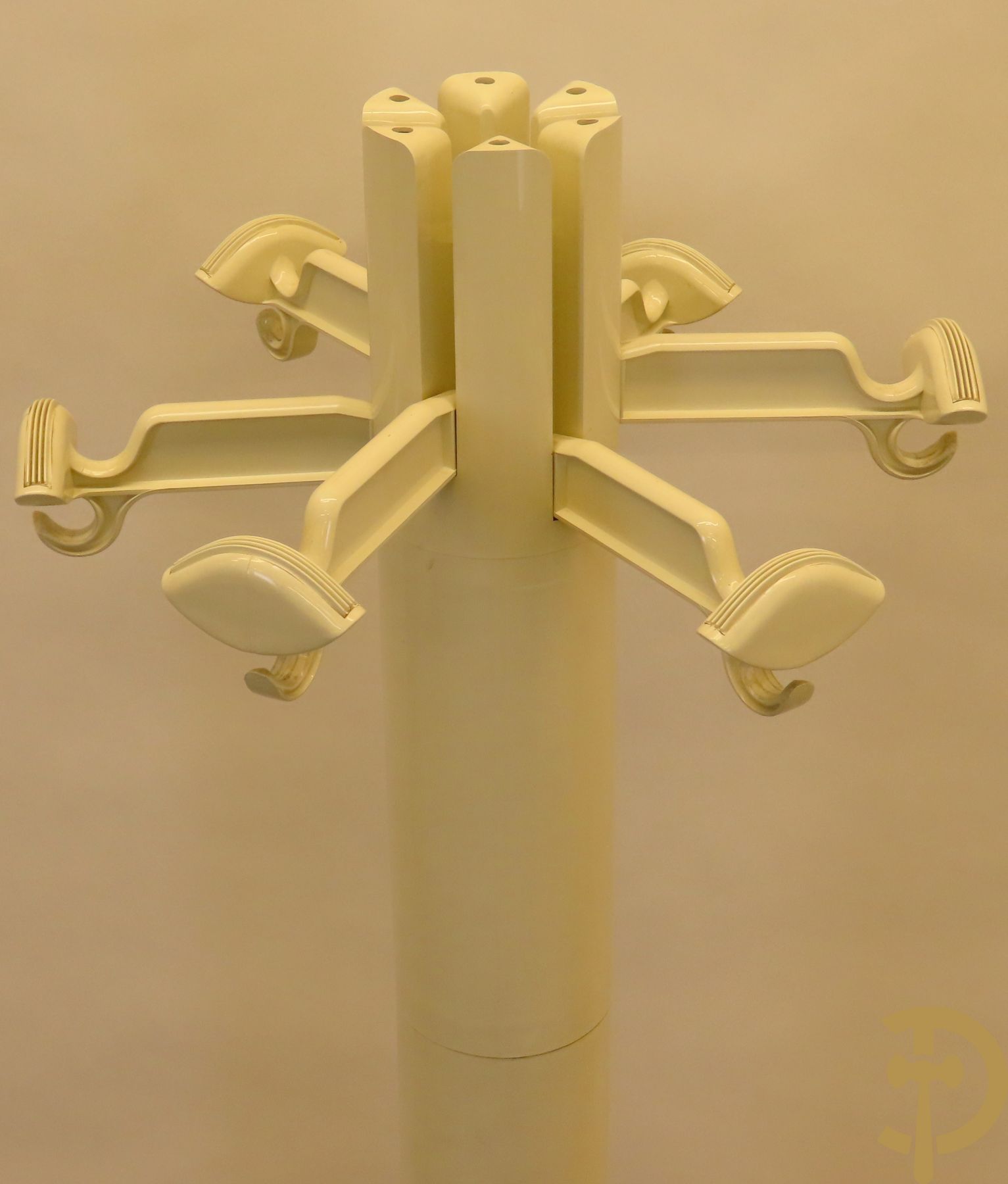 Plexi openklapbare kapstok, onderaan met parapluhouder, model Planta - designer G.C. Piretti voor de firma Anomima Castelli