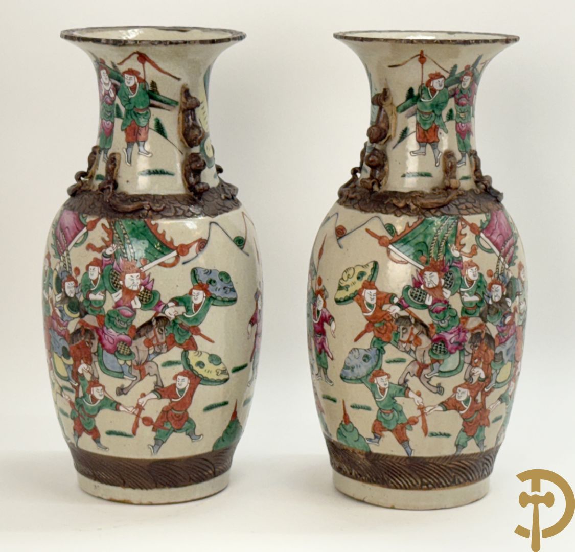 Paar Chinese Nankin vazen met krijgerdecor