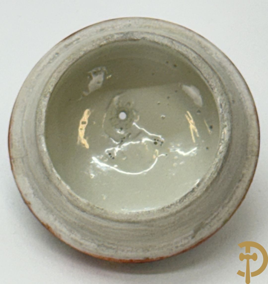 Chinees porseleinen theekannetje met landschapsdecor, vooraan en achteraan Chinese tekens, Republieks periode + kleine Kanton theekan