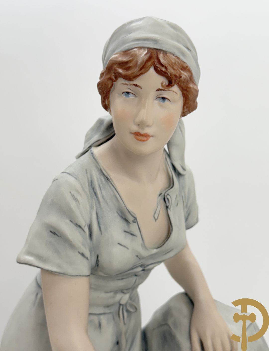 Paar Royal Dux beelden van koppel bij de waterbron, nummers 10563 en 10564