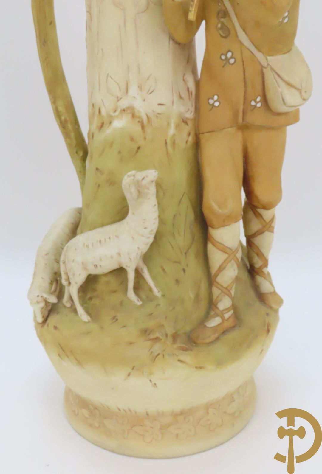 Paar Royal Dux vazen met herderpaar, gemerkt onderaan