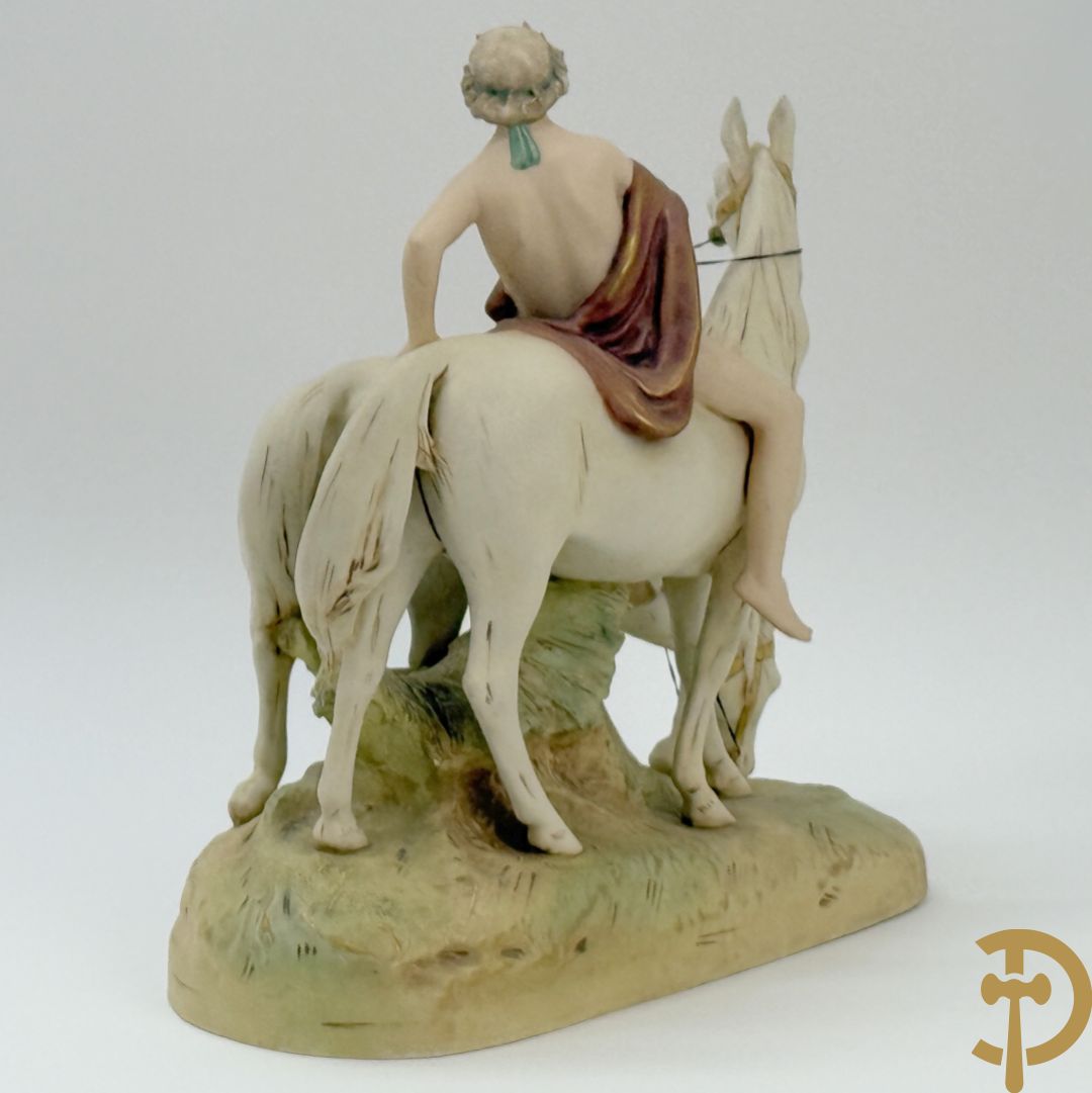 Paardenmenner in Royal Dux, onderaan gemerkt nr. 2072