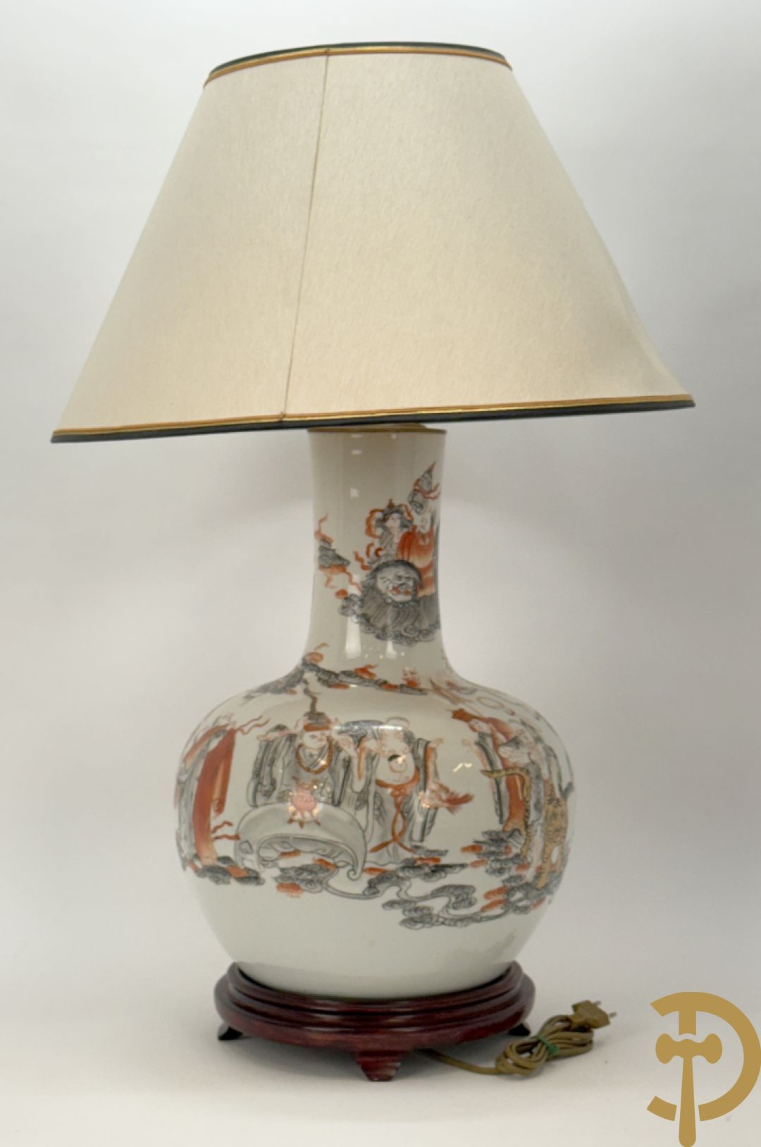 Chinese porseleinen vaas met handbeschilderde geanimeerde taferelen - als lampadaire omgebouwd