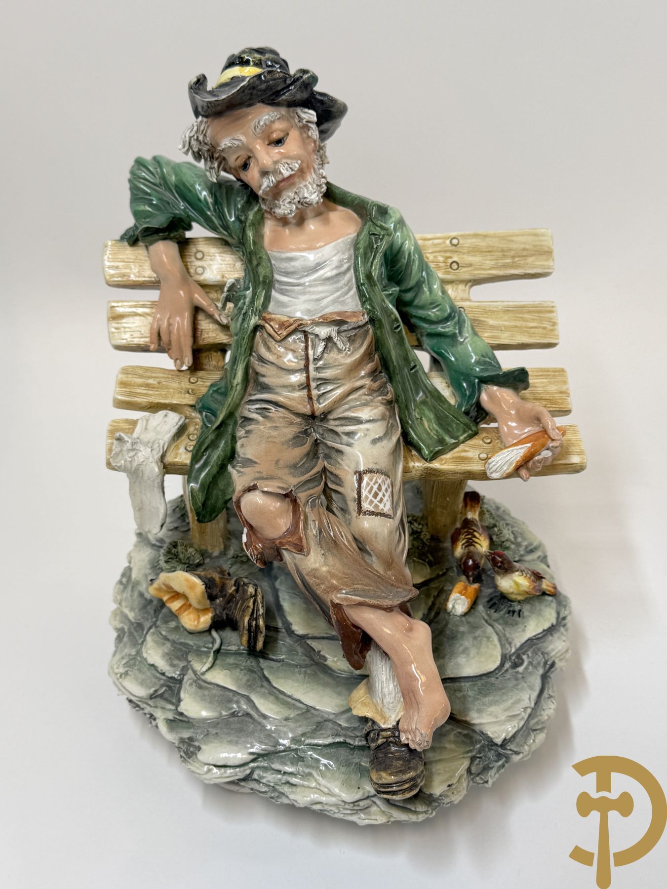 Twee grote Italiaanse groepen in 
gekleurde biscuit : jongens plukken appels - onderonsje aan tafel + 4 groepen in gekleurde Italiaanse biscuit