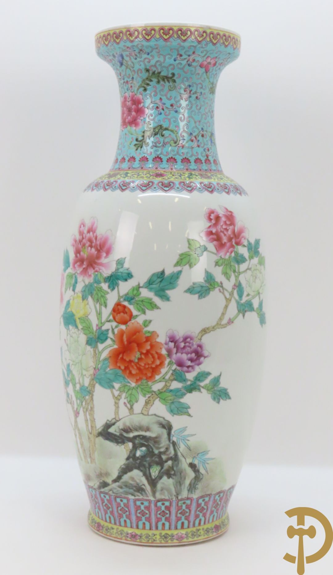 Chinese porseleinen repubieksvaas met bloementafereel