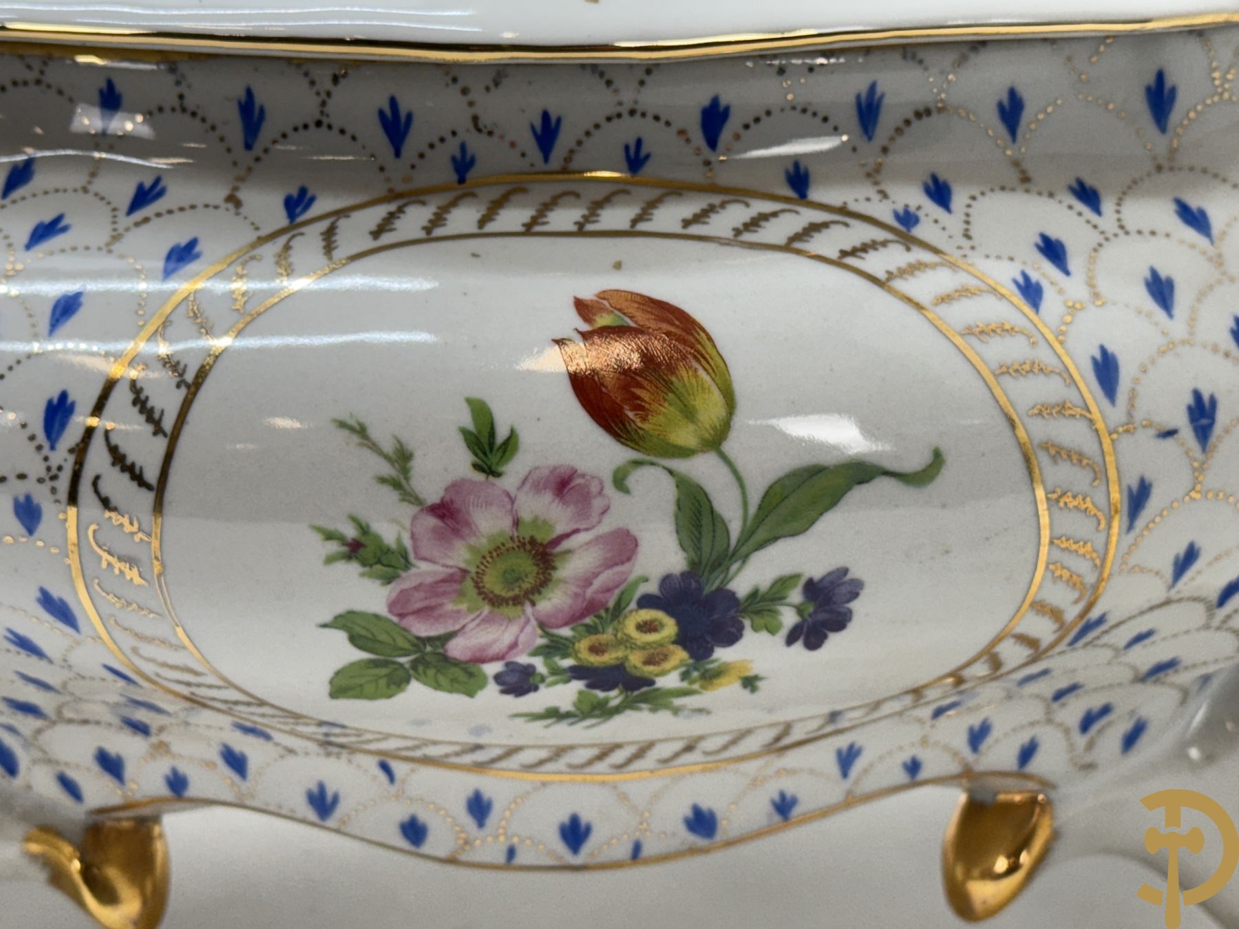 Wit porseleinen milieu de table met bloemendecor, Limoges gemerkt