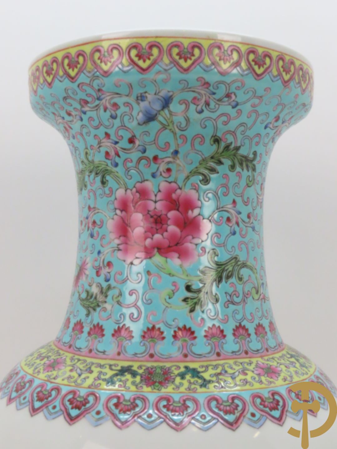 Chinese porseleinen repubieksvaas met bloementafereel