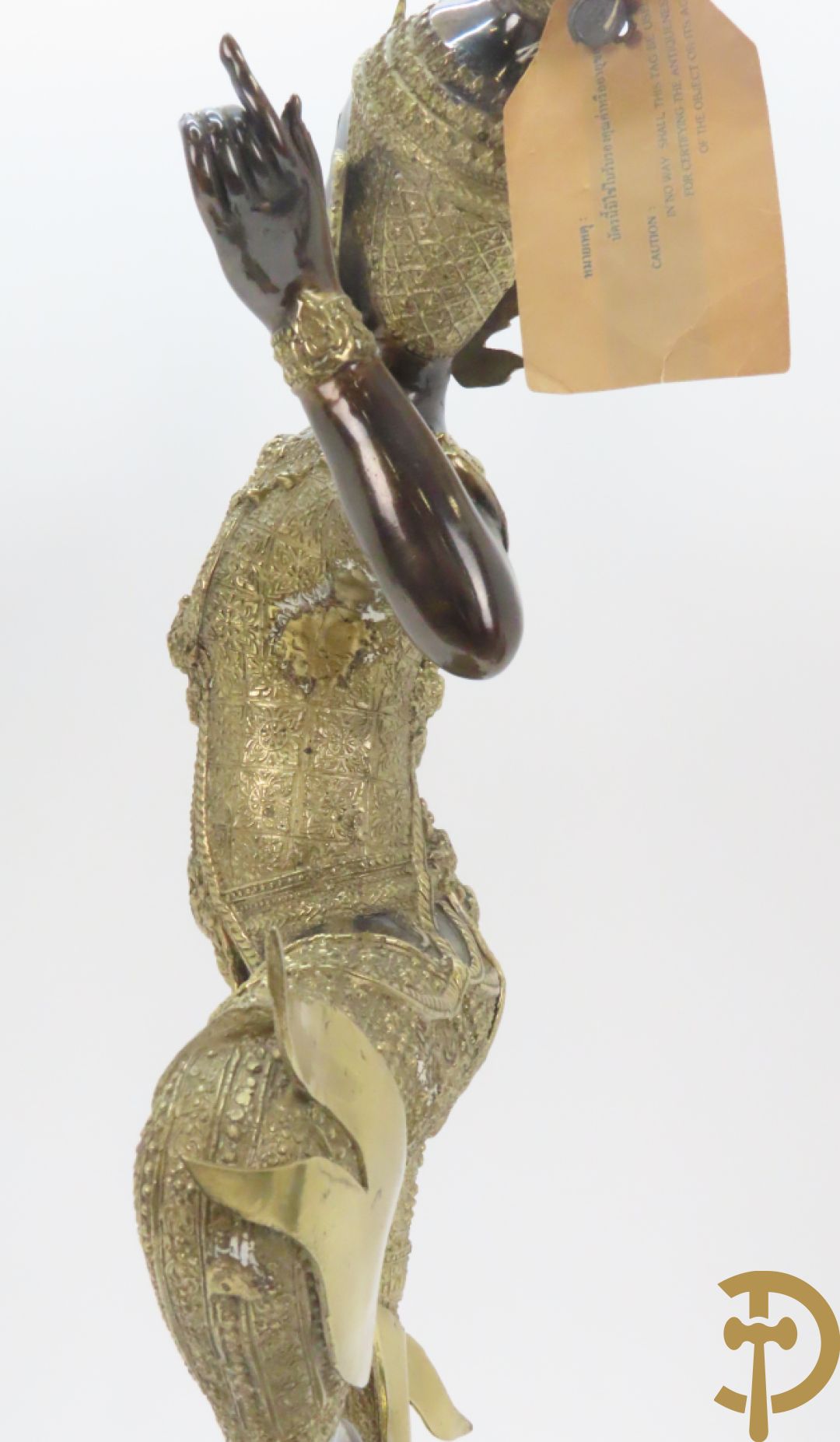 Twee staande koperen boedhistische figuren