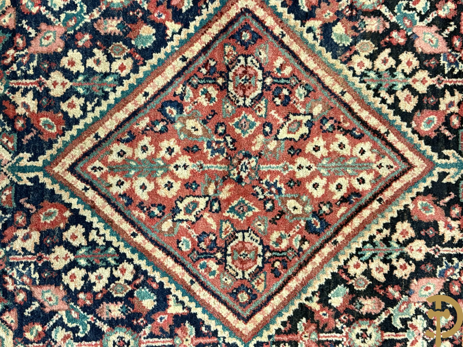 Drie oosterse handgeknoopte tapijten met blauwe fond