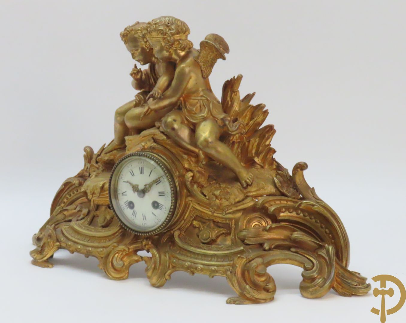 Bronzen schouwklok bezet met 2 cupido