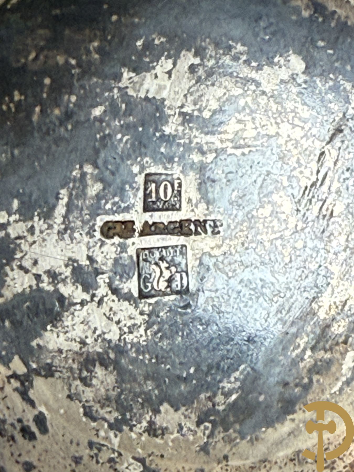 Twee decanteurs + olie- en azijnstel + 2 schenkkannen + twee-orig dekselpotje