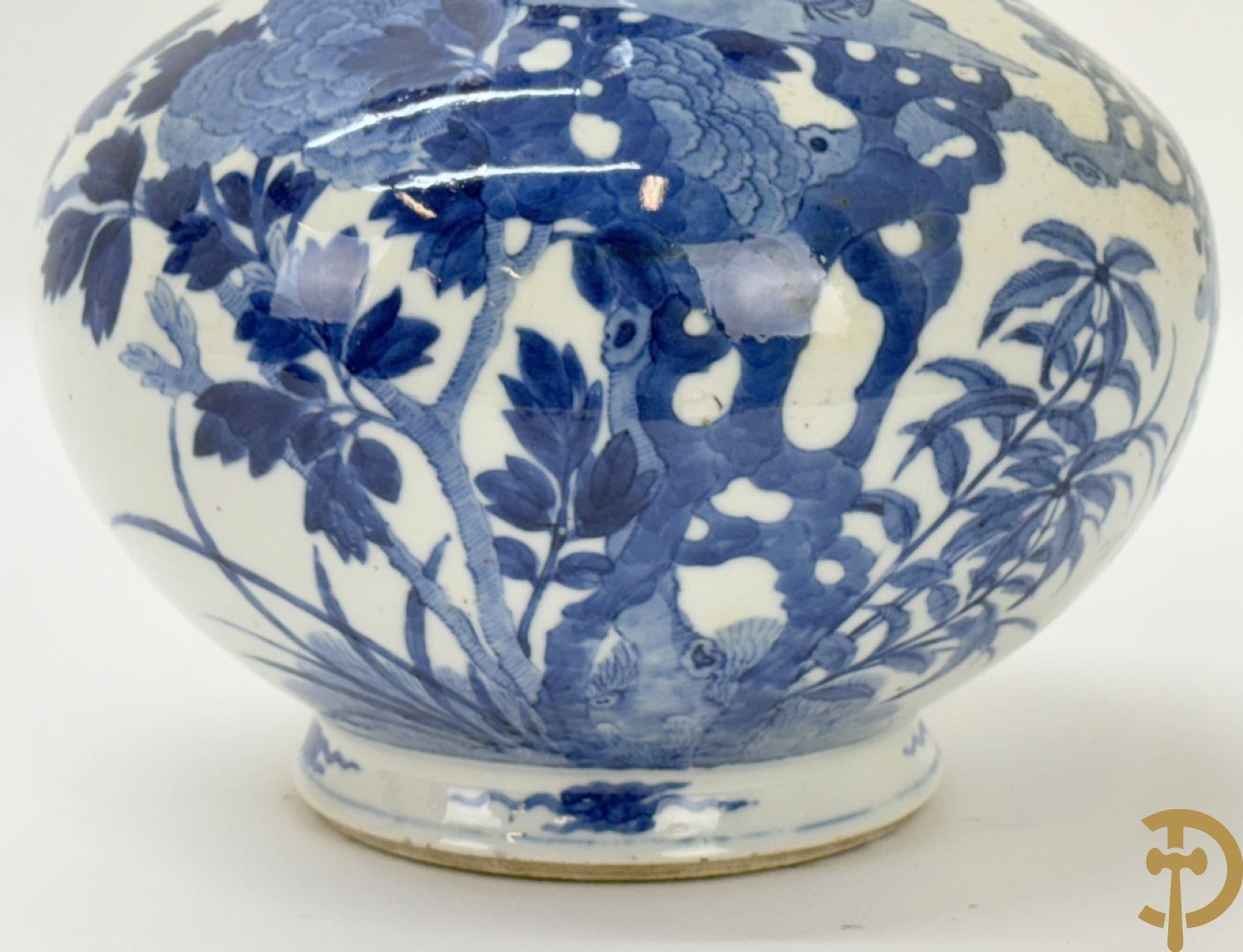 Chinese blauw/witte porseleinen kalebasvormige vaas met bloemen- en vogeldecor, onderaan gemerkt