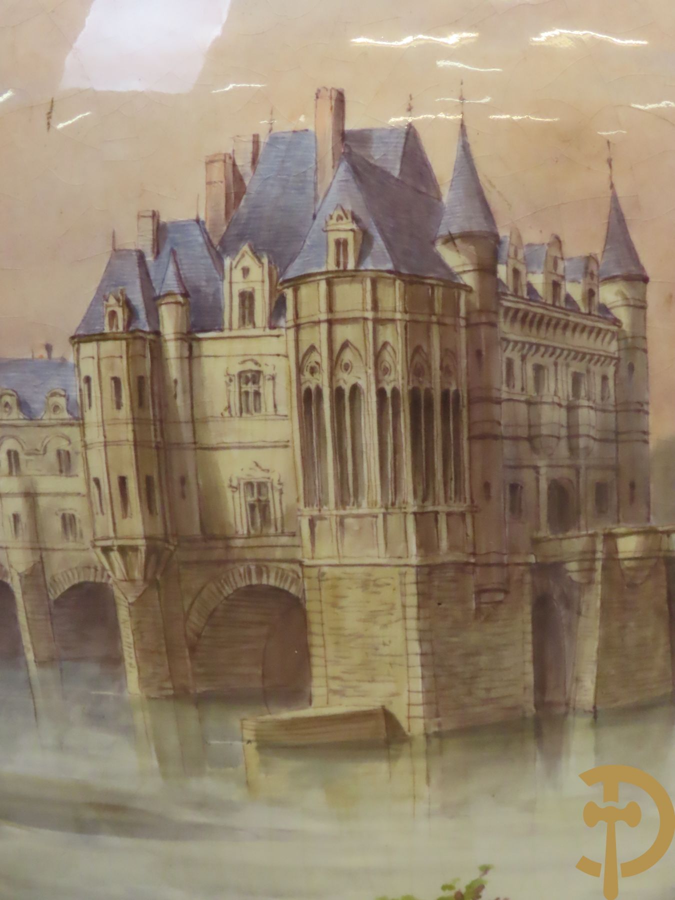 Grote porseleinen Sèvres vaas met dubbel decor van cavalerie, slagveldtaferelen en zicht op kasteel, DESPREZ H. getekend in het decor - bovenaan met verguld decor en zijdelings met bronzen oren en accanthusranken - deksel met Sèvres merkteken - op vierkante bronzen sokkel met klauwepoten