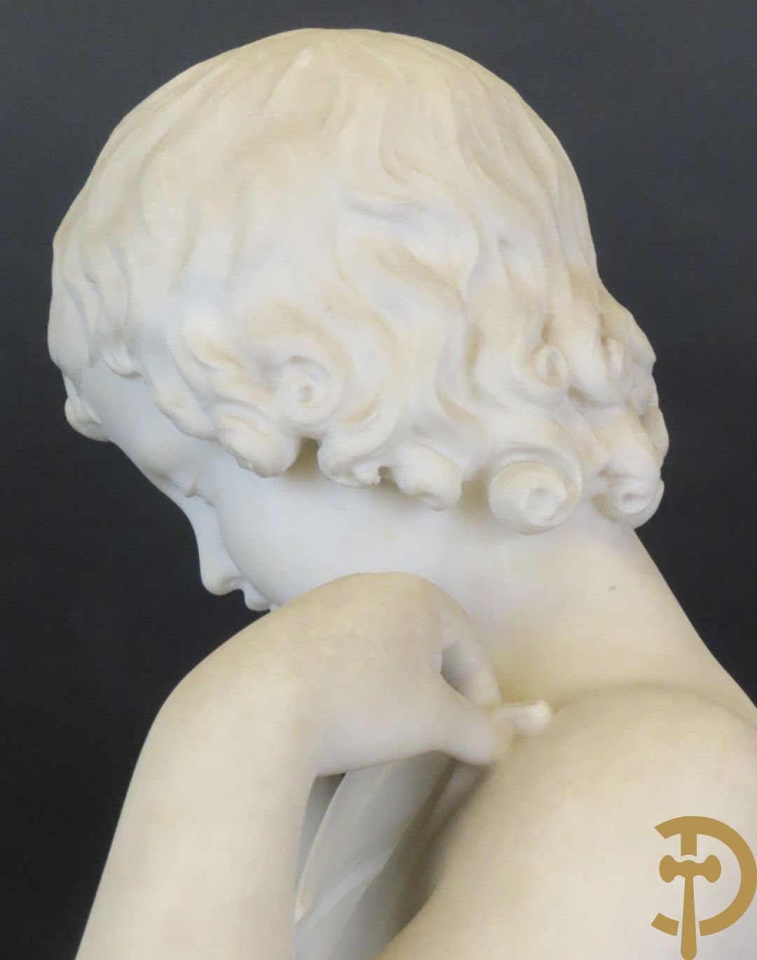 Onleesbaar getekend links achter 