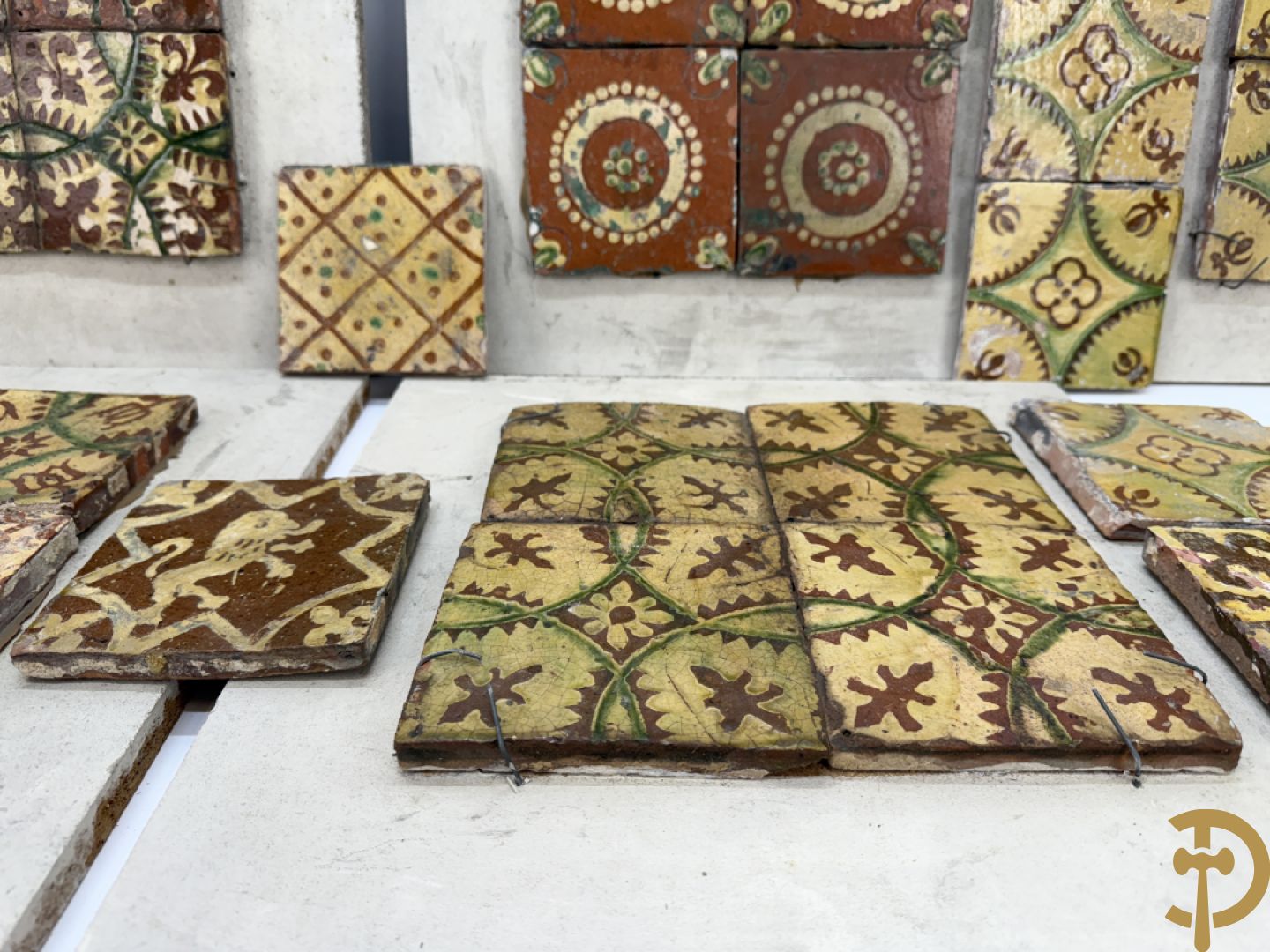 Verzameling 18e en 19e Torhoutse tegeltjes