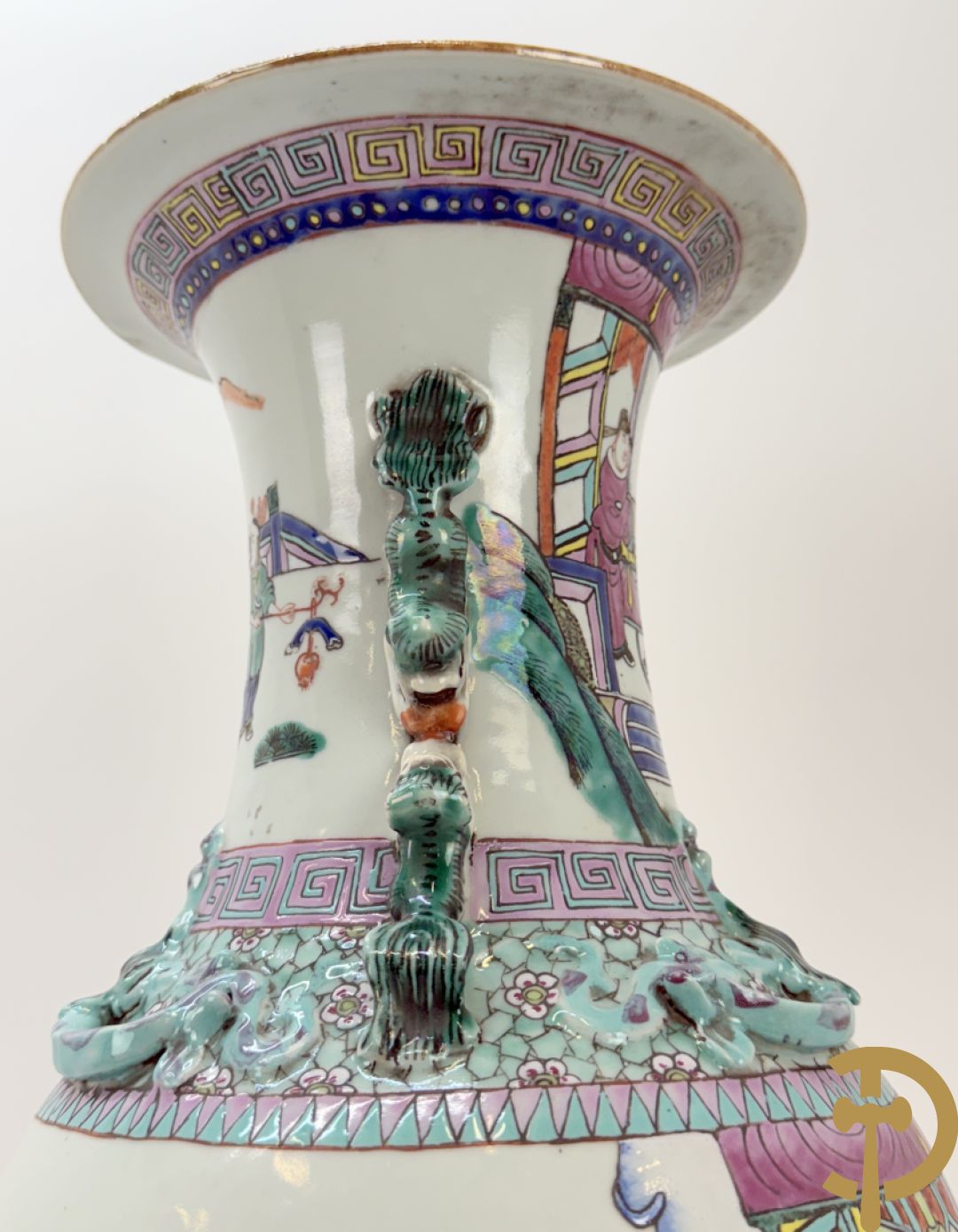 Chinese porseleinen vaas met dubbel decor van geanimeerd interieurzicht en mannen op paarden