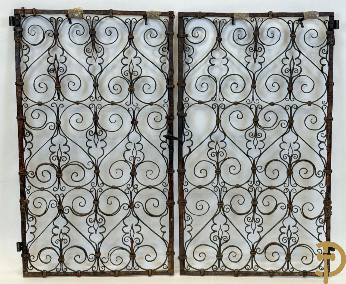 Tweedelig smeedijzeren raamvoorzetstuk