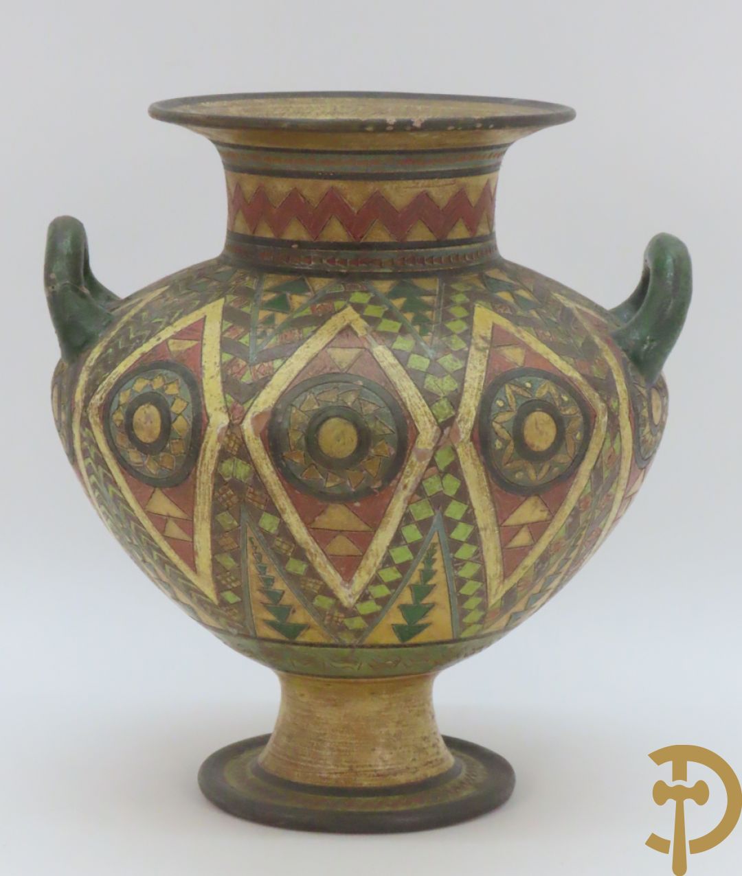 Vaas in terra cotta met geometrische motieven, Amfora, Grieks model, onleesbaar getekend onderaan