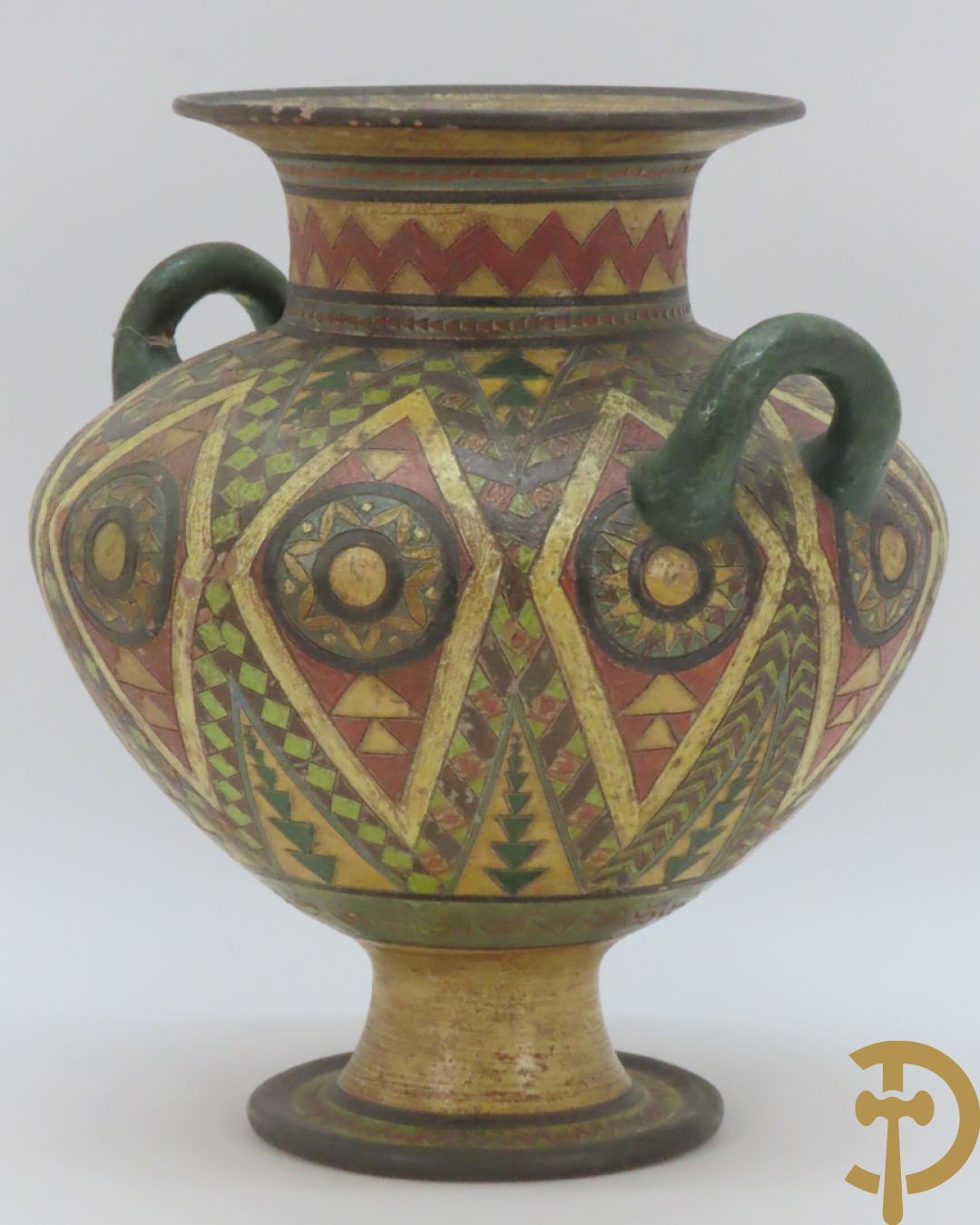 Vaas in terra cotta met geometrische motieven, Amfora, Grieks model, onleesbaar getekend onderaan