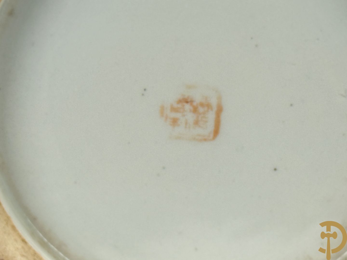 Chinese porseleinen vaas met decor van wijsgeer omgeven door kinderen