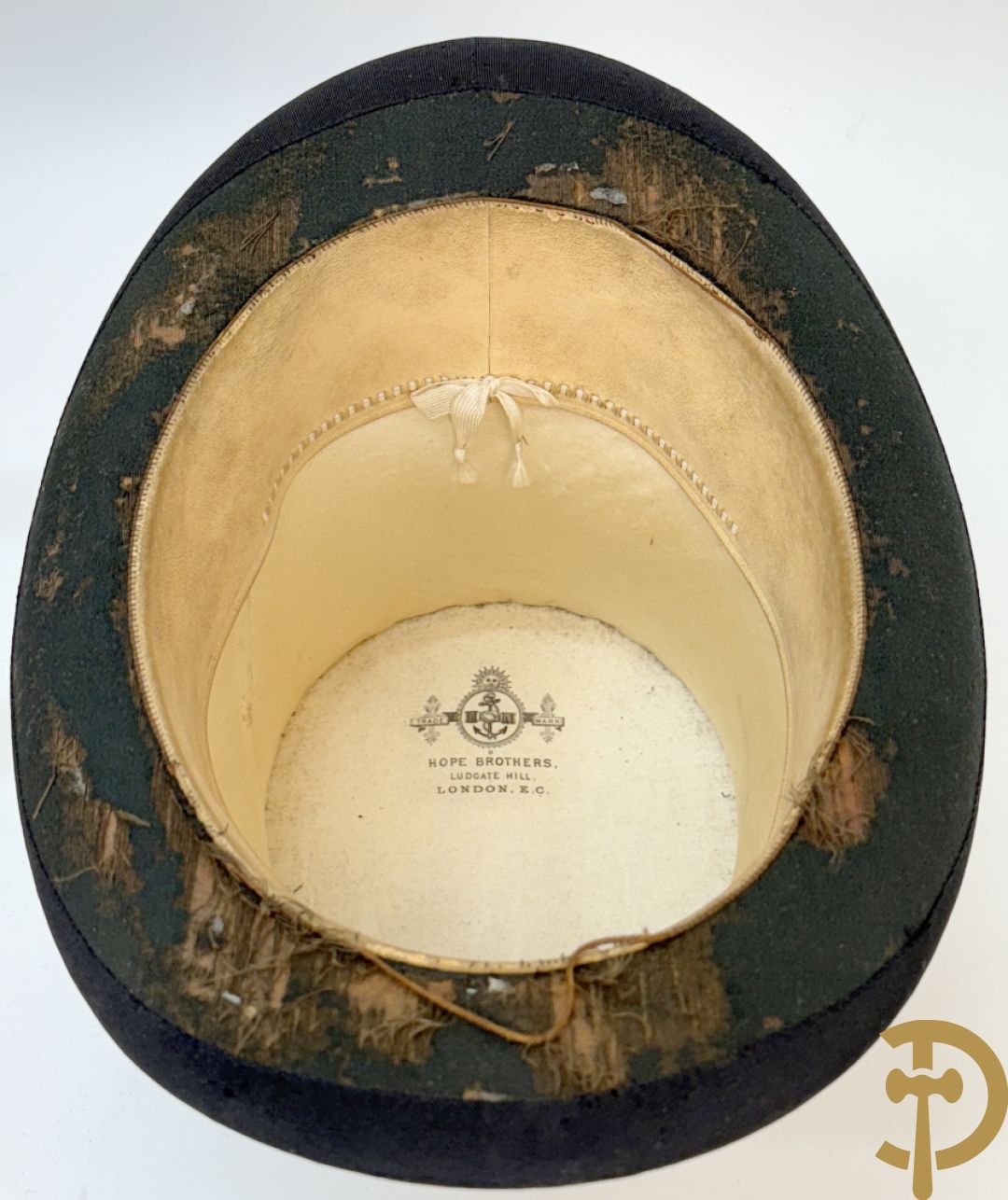 Engelse lederen hoedendoos + rond lederen doosje met lederen etui met verrekijker