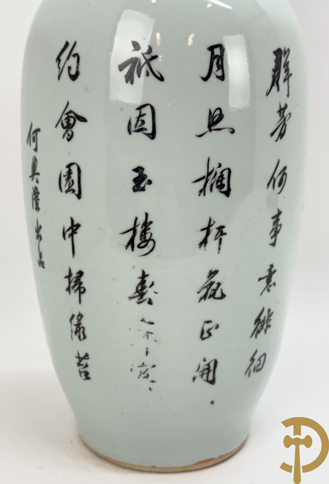 Chinese porseleinen vaas met decor van dames in landschap