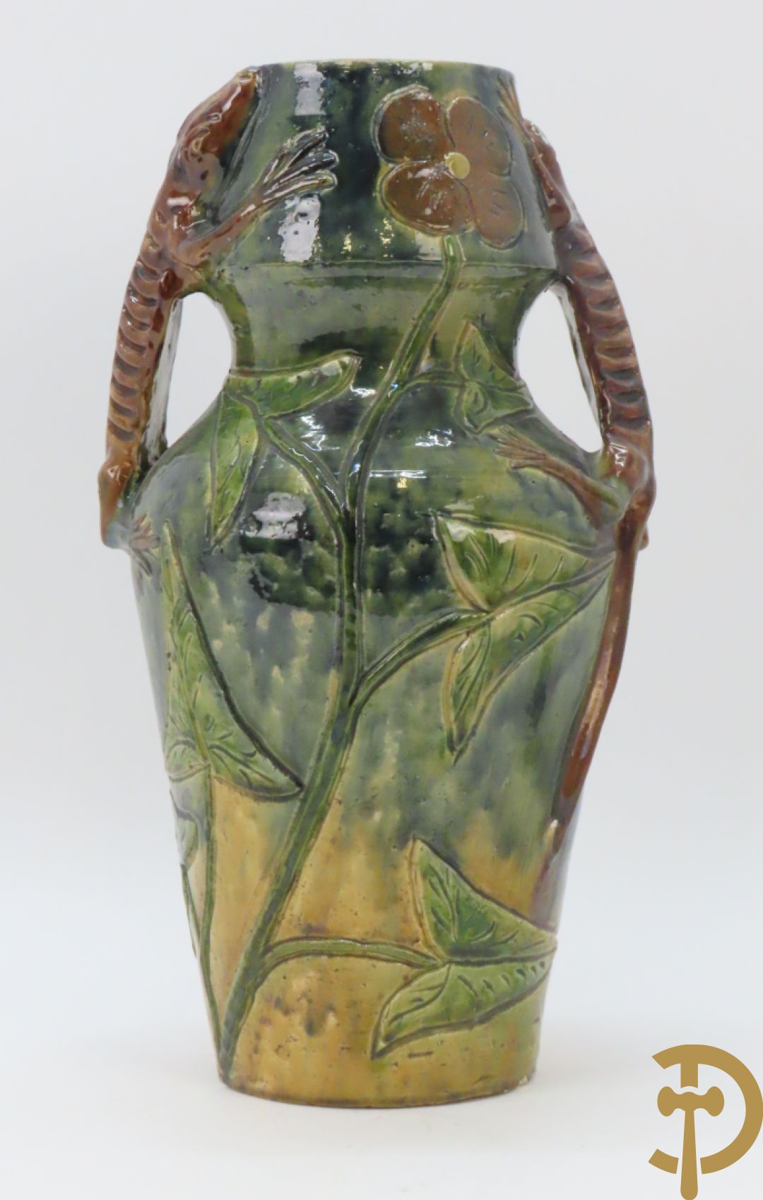 Vlaamse aardewerken vaas met salamander en bloemendecor, VH gemerkt (Van Humskerk)