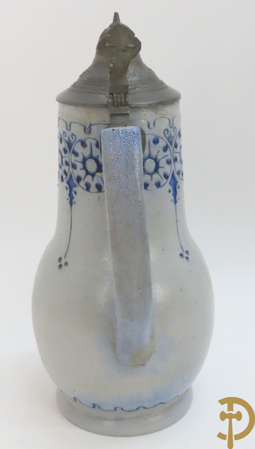 Langerwehe steengoed kruik + twee steengoed veldkruiken +Keulse dekselkan + bronzen mortier met stamper