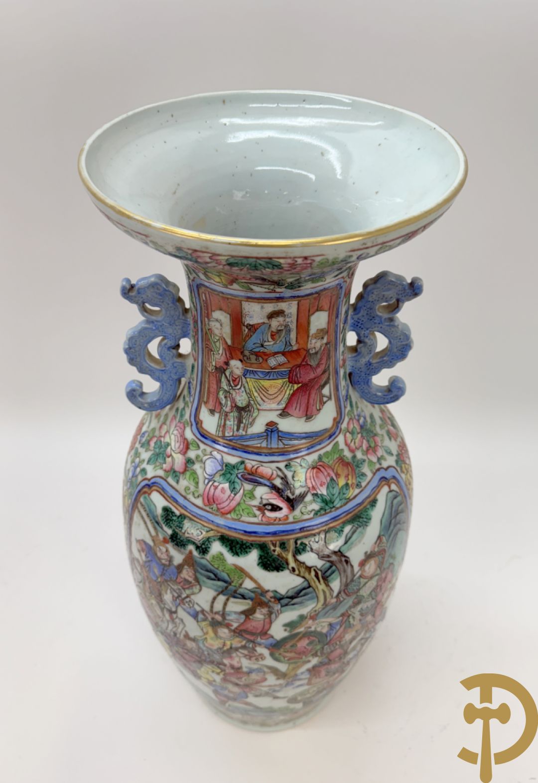 Chinese porseleinen vaas met geanimeerd krijgerdecor en vogeltaferelen