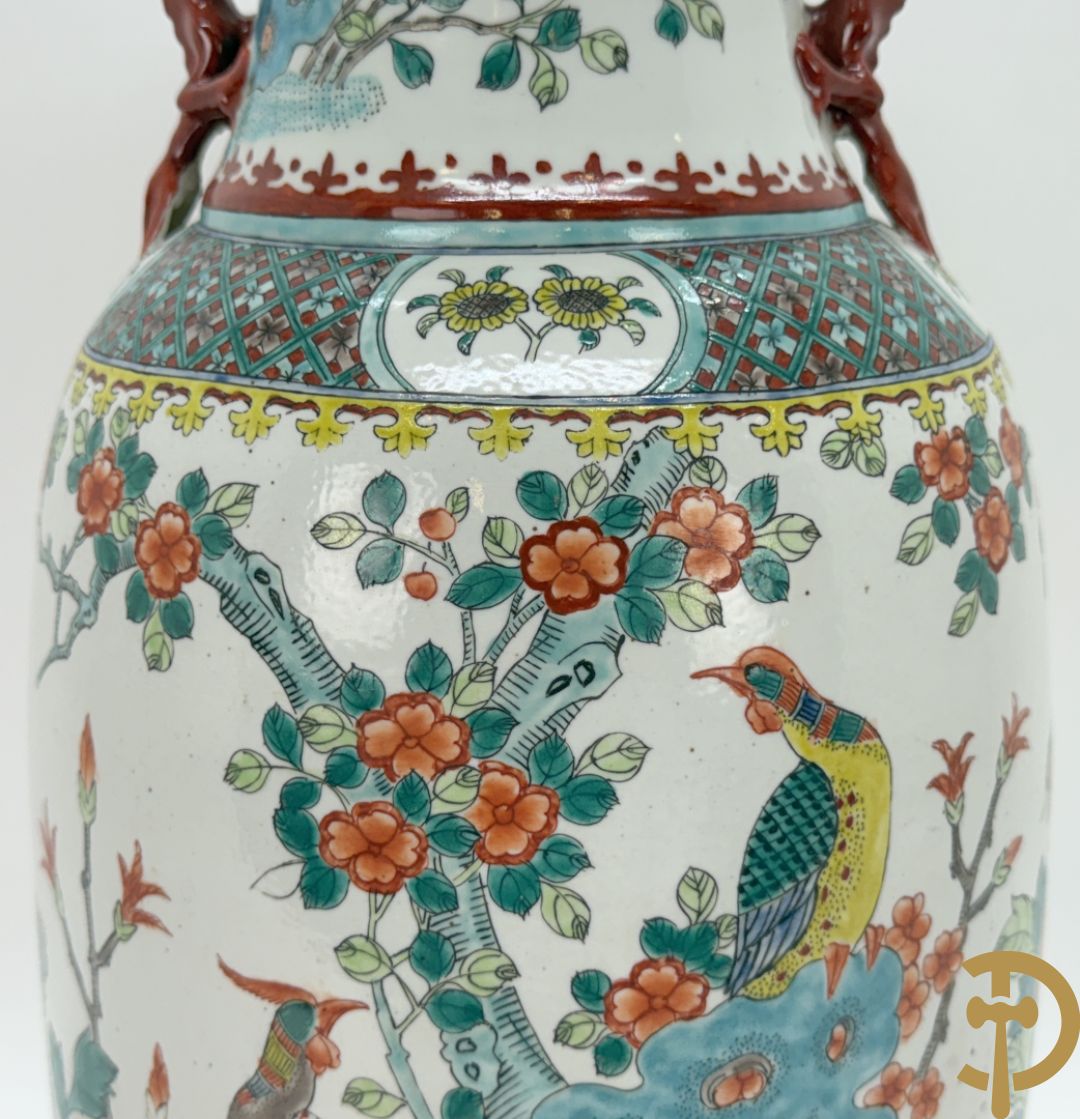 Chinese porseleinen vaas met bloemen en vogelmotieven