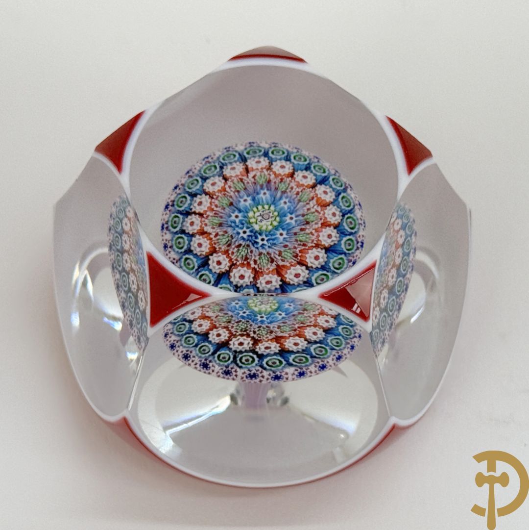 Saint Louis : Presse papier met mille fleurs decor, gedateerd 1969