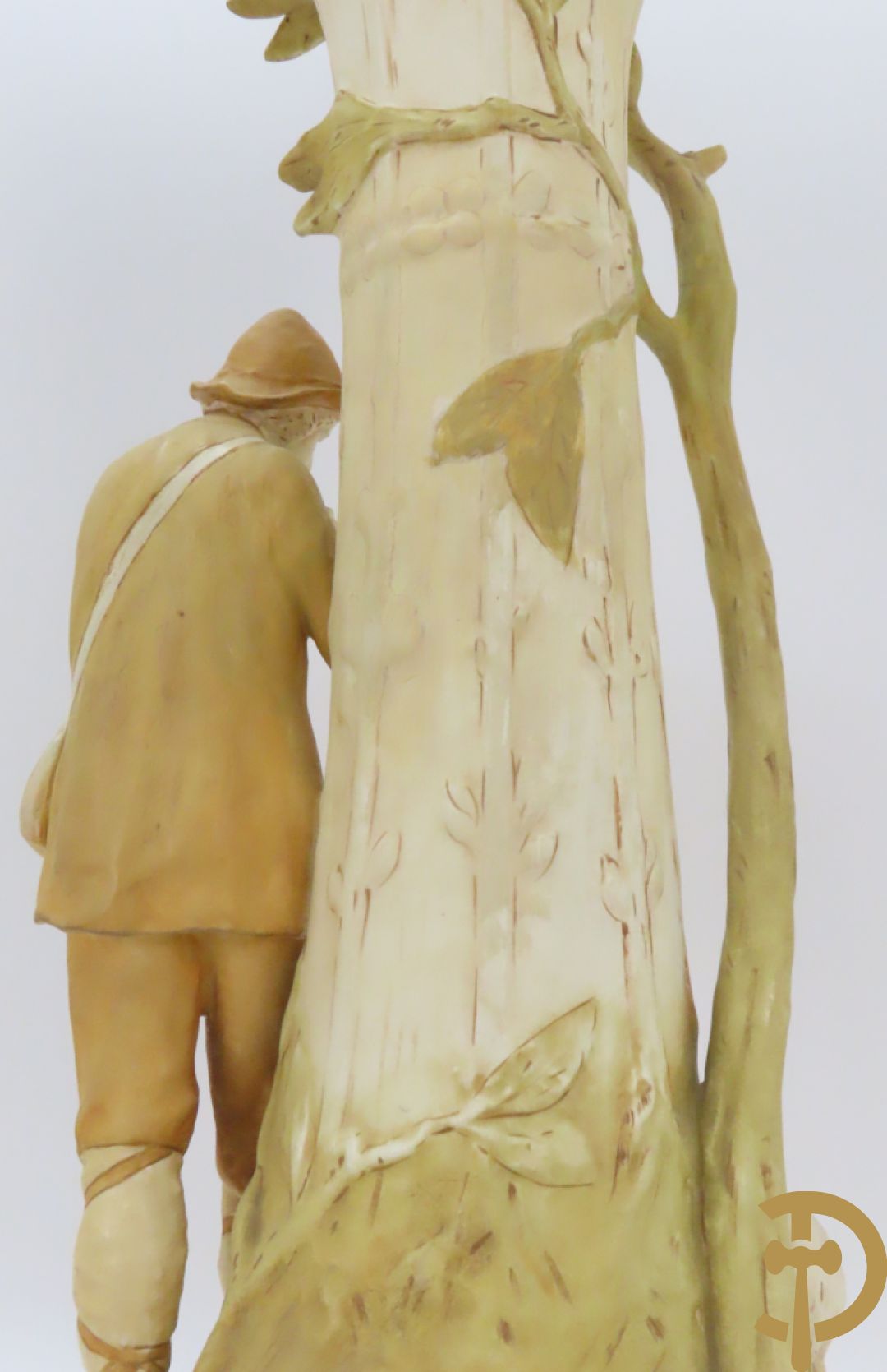 Paar Royal Dux vazen met herderpaar, gemerkt onderaan