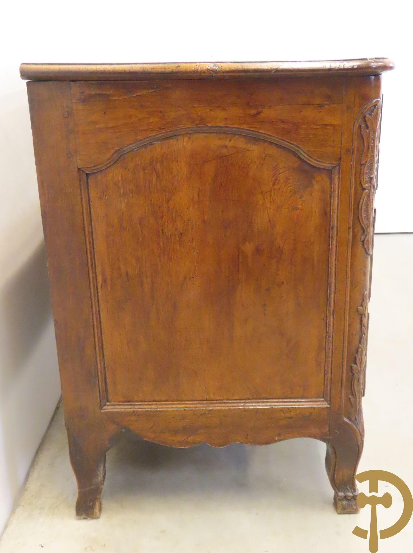 Notelaren orgelgebogen drieladencommode met afgeronde zijkanten, Louis XIV stijl