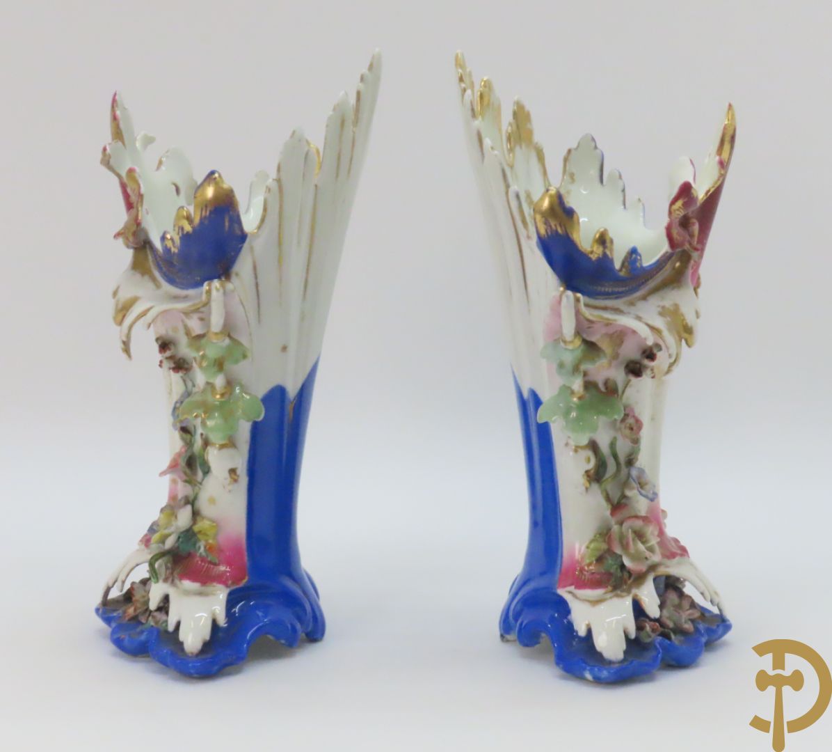 Paar Vieux Paris cornetvazen met rocailles, 19e