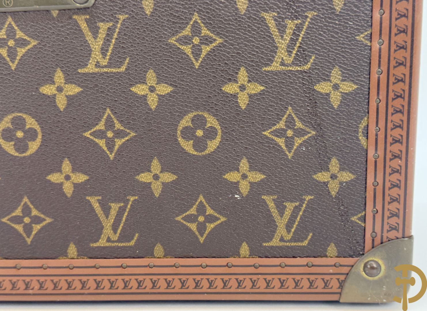 Louis Vuitton beauty case met verschillende vakjes en genummerd 948947