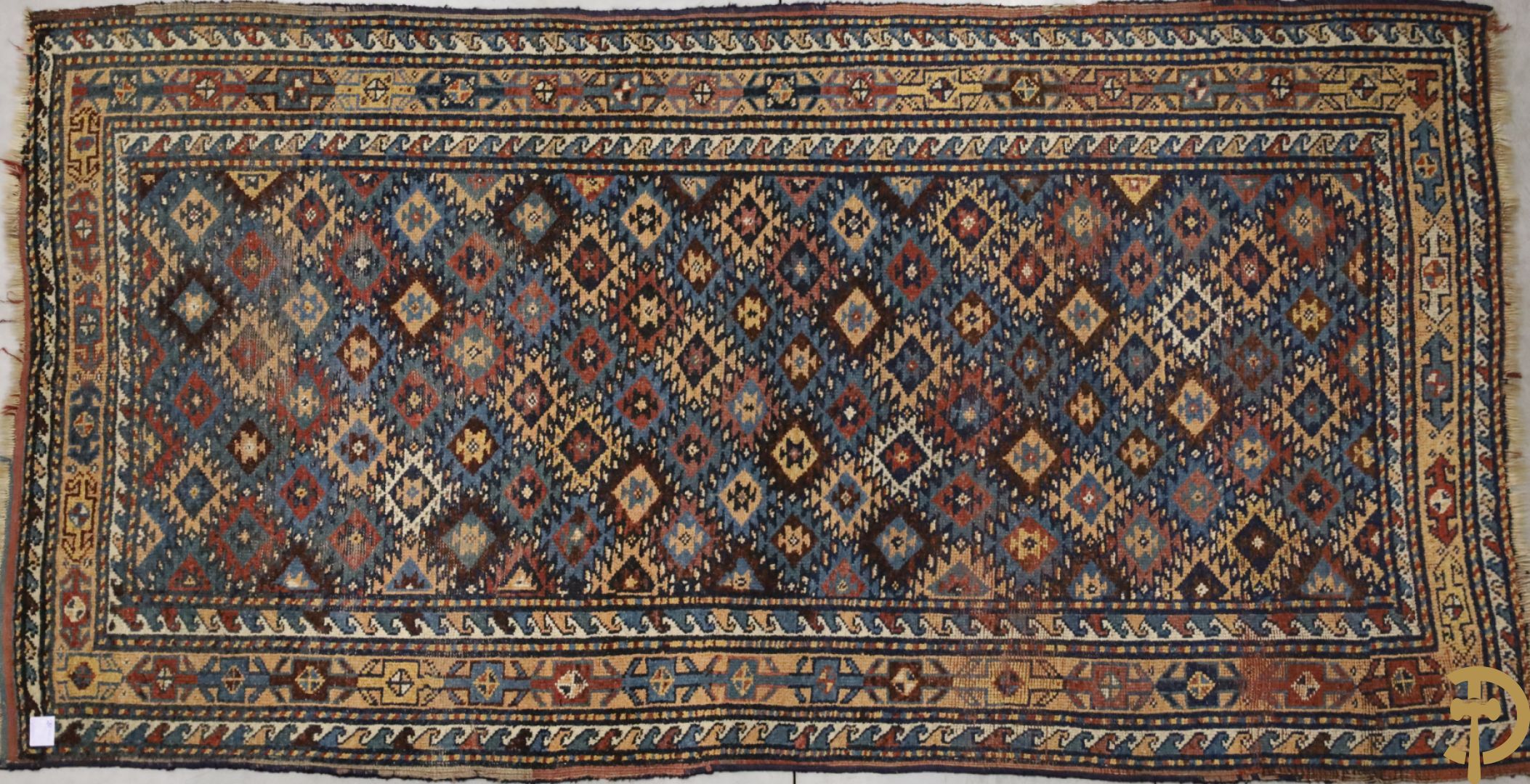 Oosters handgeknoopt tapijt met ruitvormen en zijdelingse pijlvormige doorlopende motieven - Kaukasus