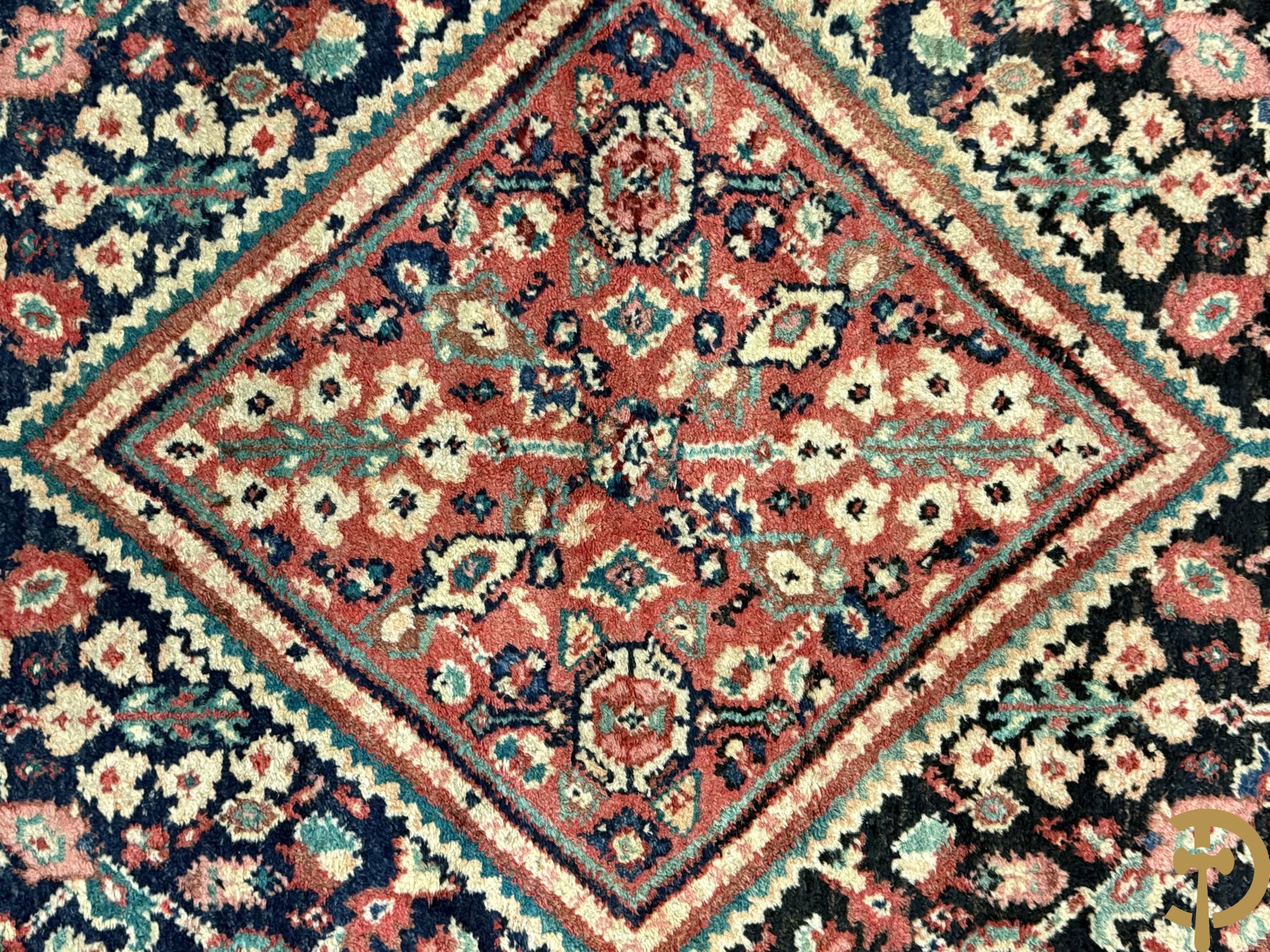 Drie oosterse handgeknoopte tapijten met blauwe fond