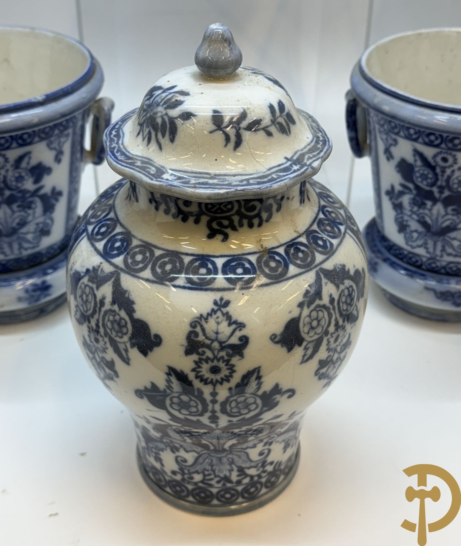 Verzameling cachepots en vazen P. Regout & Cie Maastricht