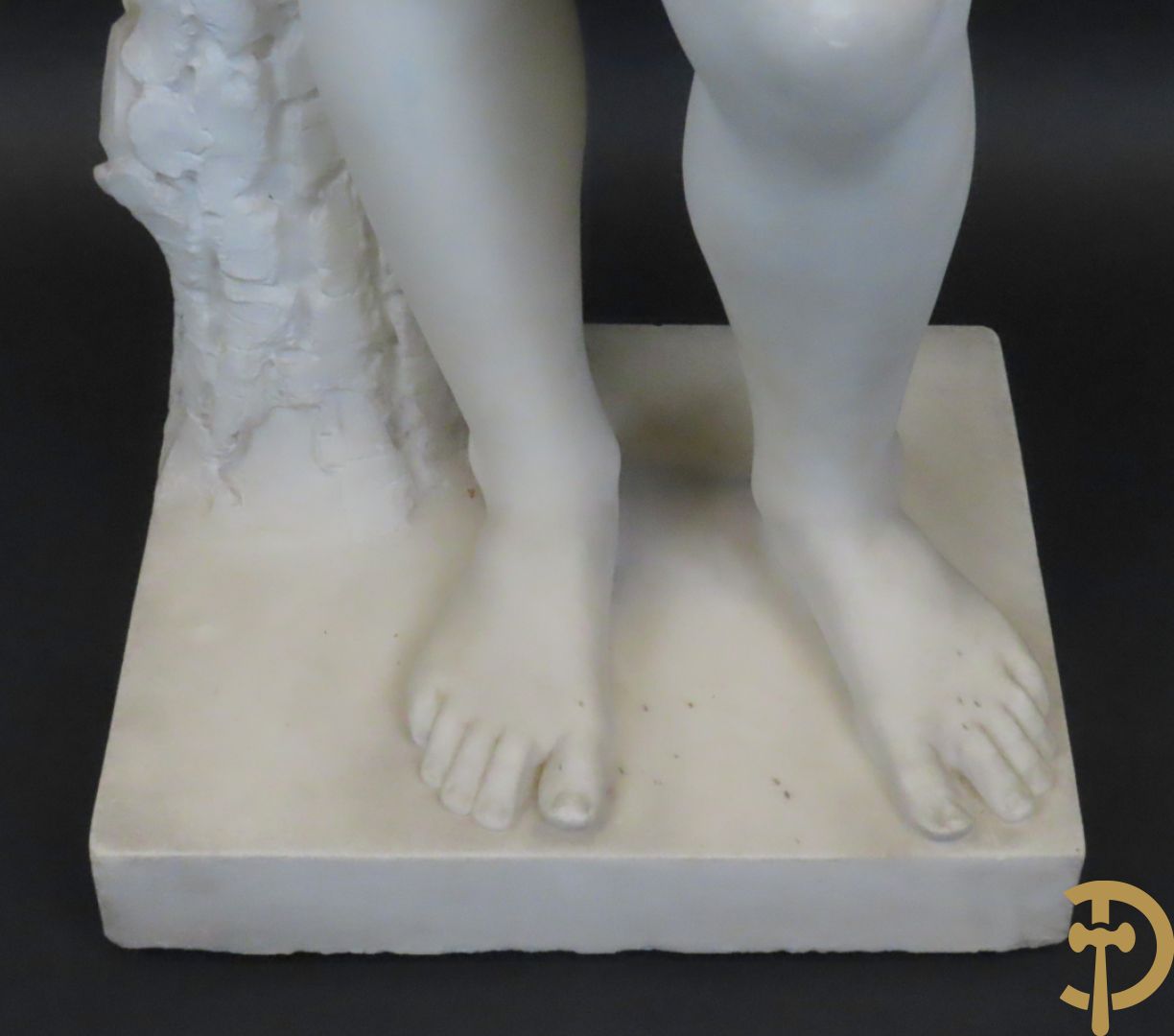 Onleesbaar getekend links achter 