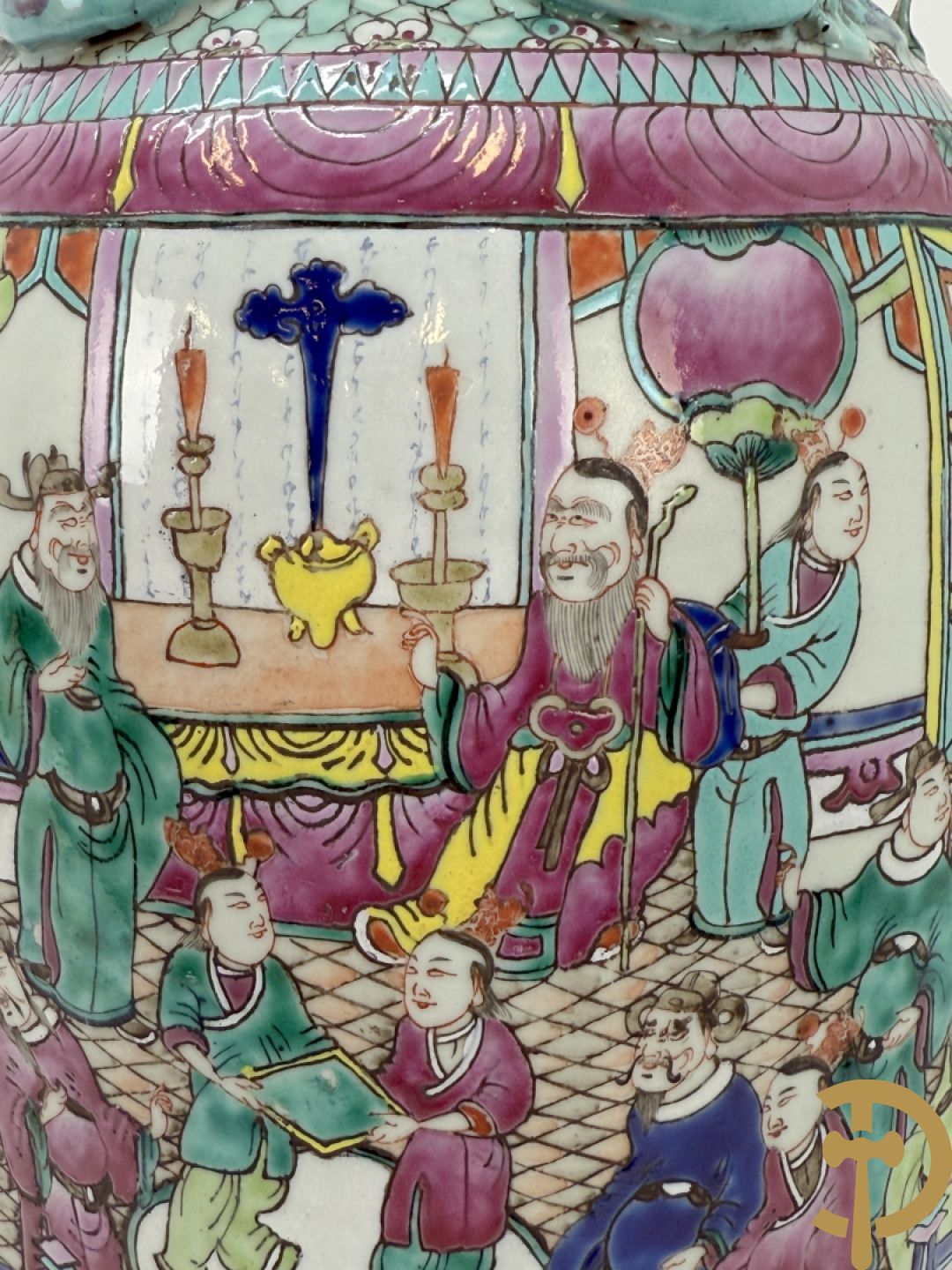 Chinese porseleinen vaas met dubbel decor van geanimeerd interieurzicht en mannen op paarden