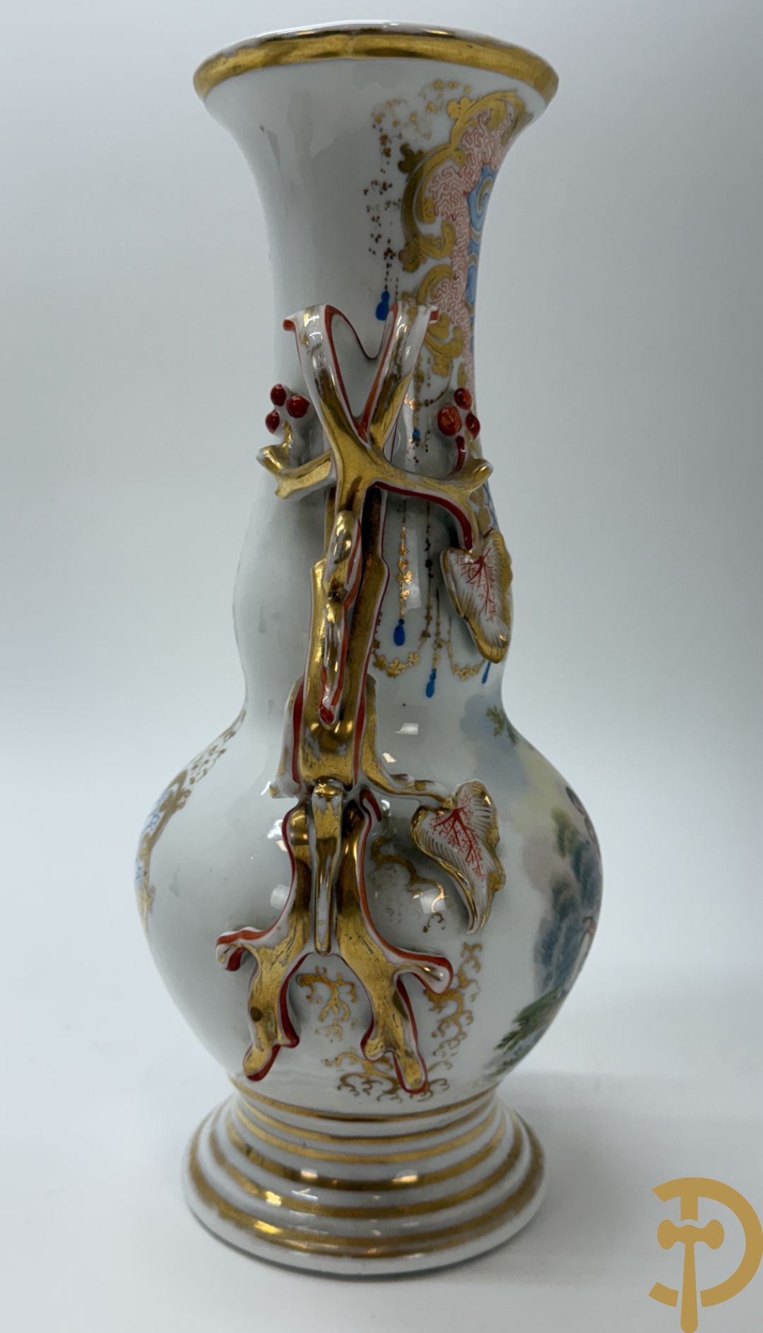 Paar Vieux Paris vazen met romantisch handbeschilderd tafereel