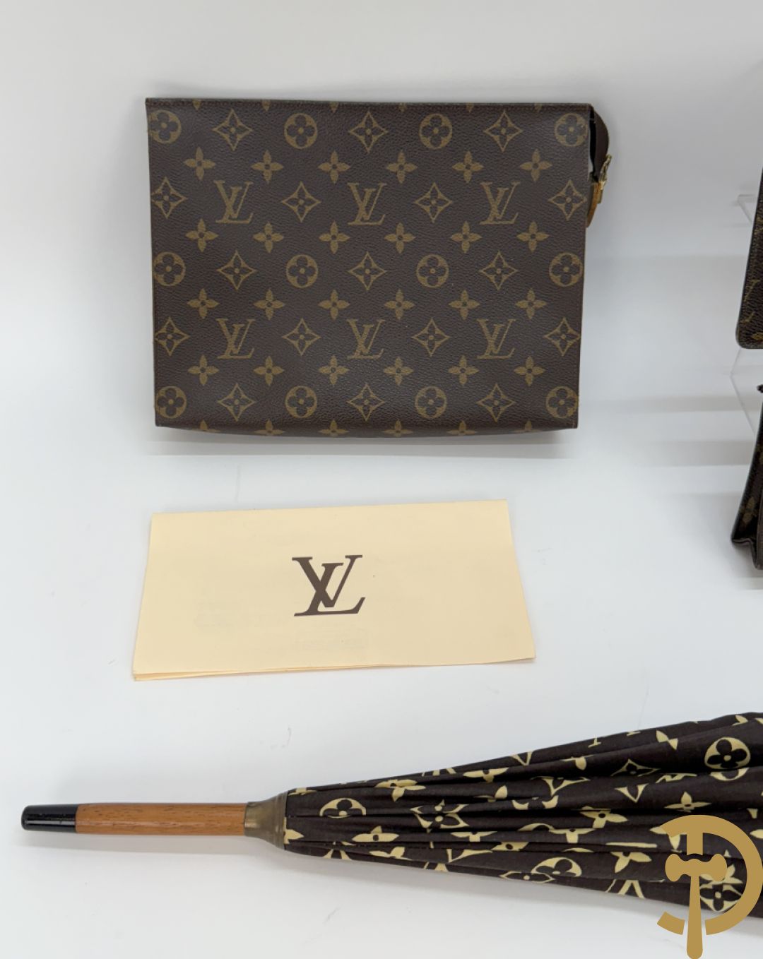 Grote en kleine toiletzak Louis Vuitton + agenda 2001  + portefeuille + tag + paraplu