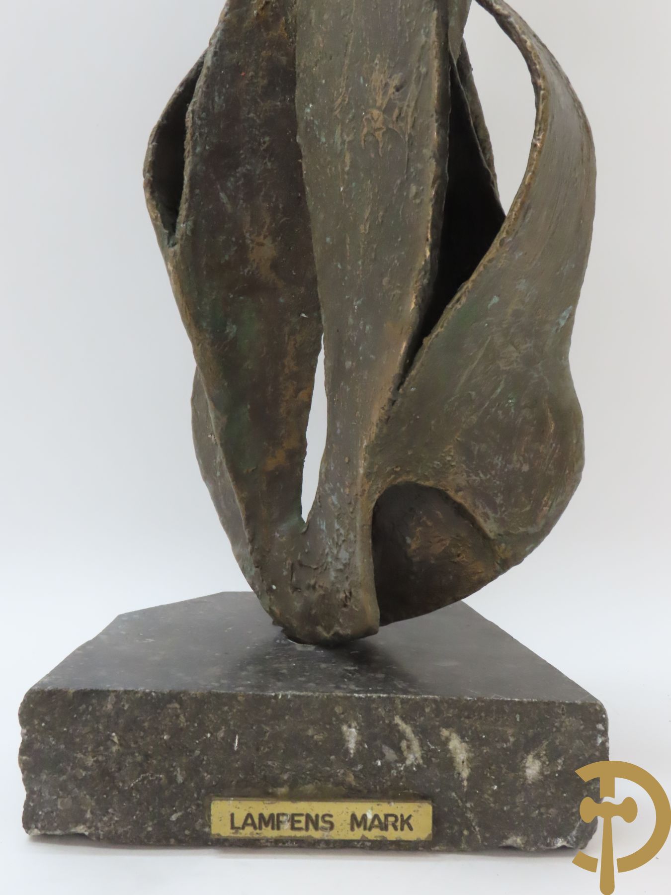 Lampens Marc (van) LM gemonogrammeerd - Bronzen gepatineerde bloem