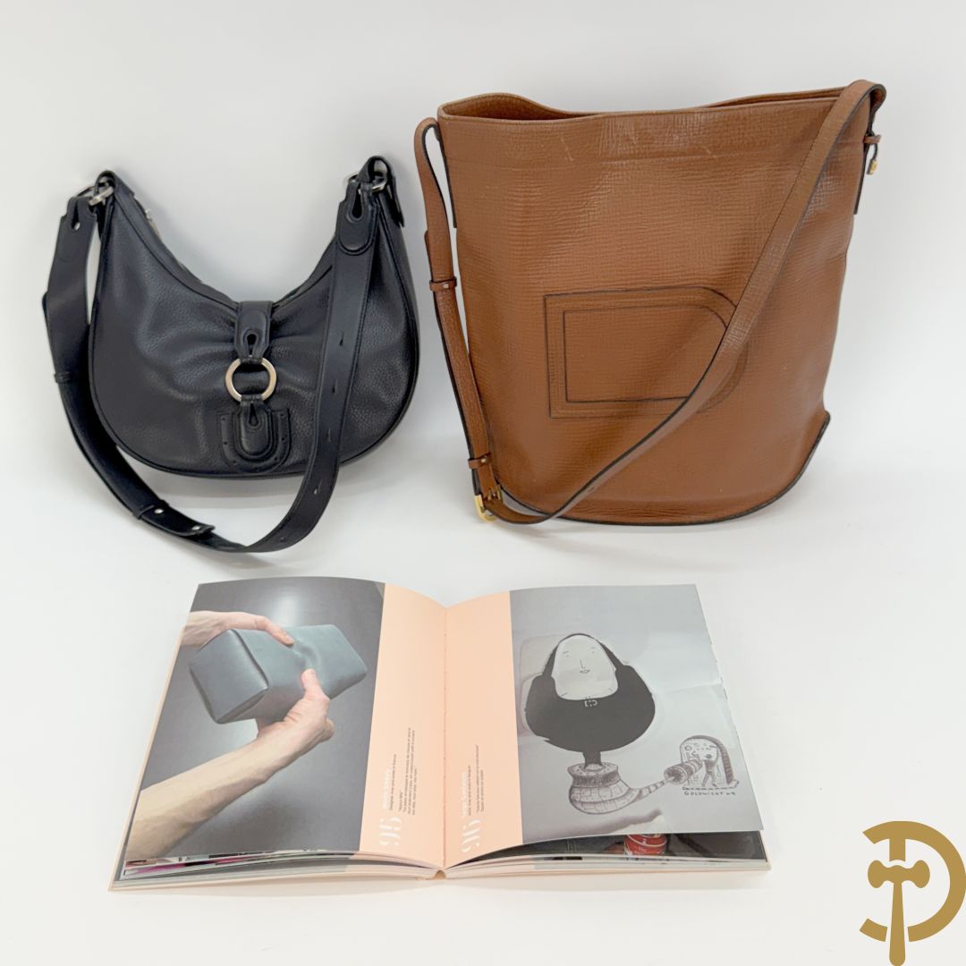 Bruine en zwart lederen handtas Delvaux + boek van Delvaux met documentatie
