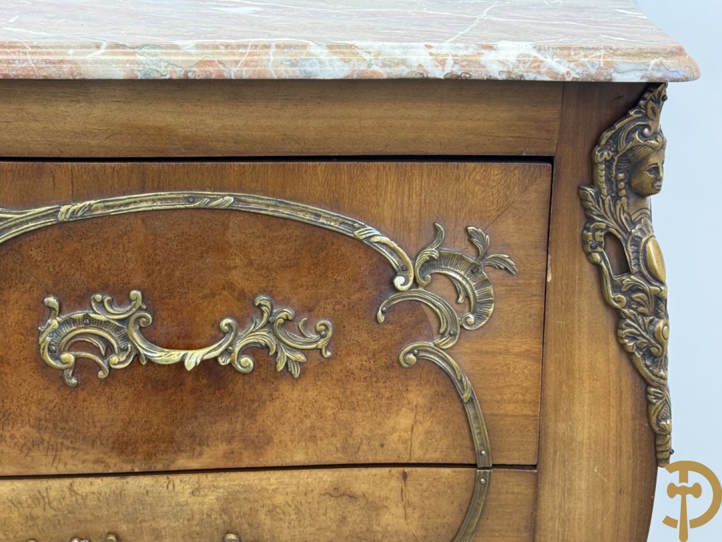 Notelaren Louis XV tweeladencommode met bronsbeslag en marmeren blad