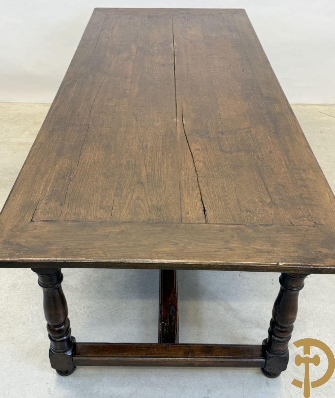 Massief eiken tafel op ballusterpoten