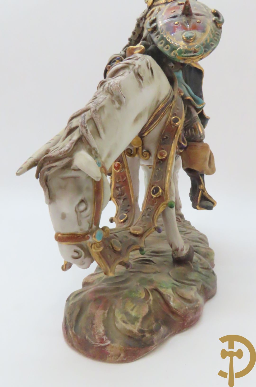 Beeld van Don Quichotte iop zijn paard n Italiaanse meerkleurige faience, Marioni P. gemerkt onderaan